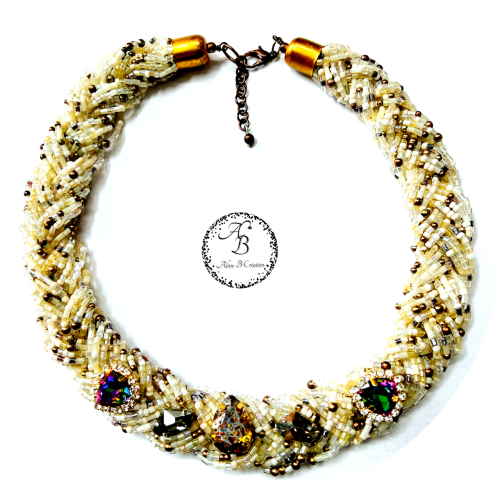 Le collier extravagance nacrée en photo
