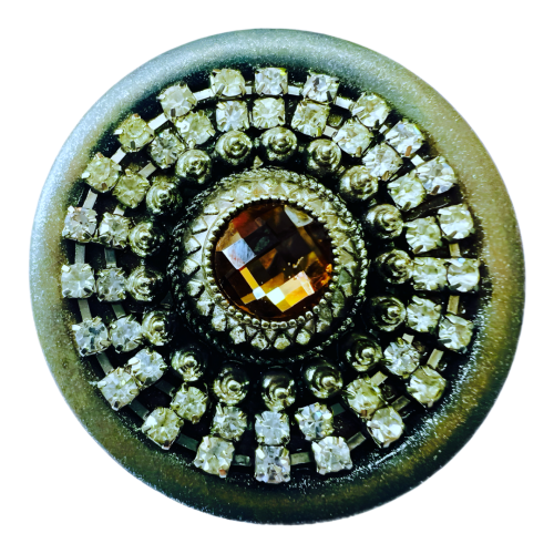 notre broche disque bois "Éclat Ethnique", une fusion parfaite de nature et d'élégance
