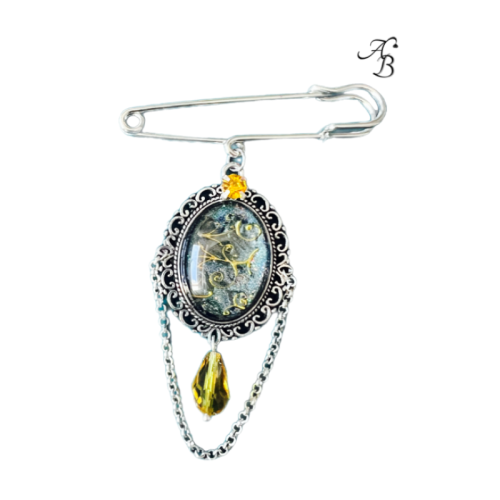 Broche – Les soupirs du lichen en verre peint à la main, cristal et acier inoxydable