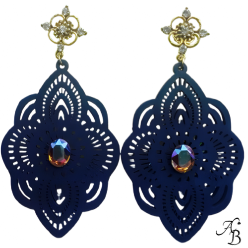 Boucles d’oreilles clous bois Maxi Indigo, médaillon bleu peint à la main avec cristaux, bijou artisanal léger en bois.