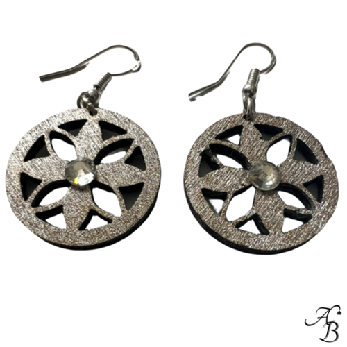 Boucles d’oreilles bois Rosace irisée avec cristaux Swarovski argentés – Aline B Création.