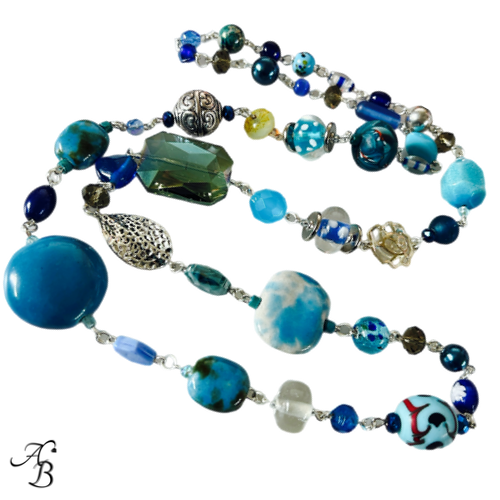 Sautoir – Oceania en perles vintage et contemporaines façonnées à la main en pâte de verre, céramique, cristal et Fimo.