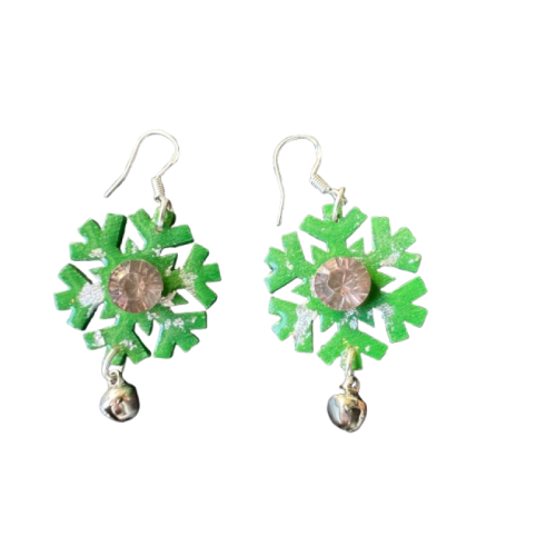 Boucles d’oreilles clous Flocon d’hiver en bois doré mordoré avec cristaux rouges et attaches en argent 925 – création artisanale Aline B Création.