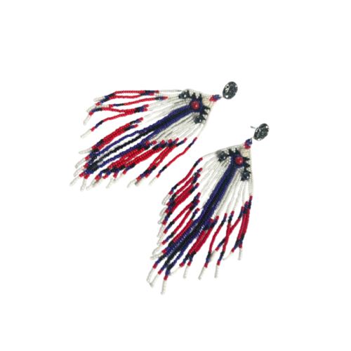 Boucles d’oreilles clous Aigle Tribal en perles tissées blanc, noir, bleu et rouge, création Aline B Création.