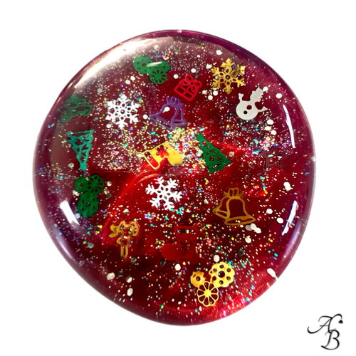 Broche XL - Les galets de verre d'Aline - Féeries Lumineuses Ed. 5 aux couleurs festives avec détails en filigrane pour les fêtes de fin d’année.