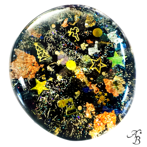 Broche XL - Les galets de verre d'Aline - Féeries Lumineuses Ed. 4aux couleurs festives avec détails en filigrane pour les fêtes de fin d’année.