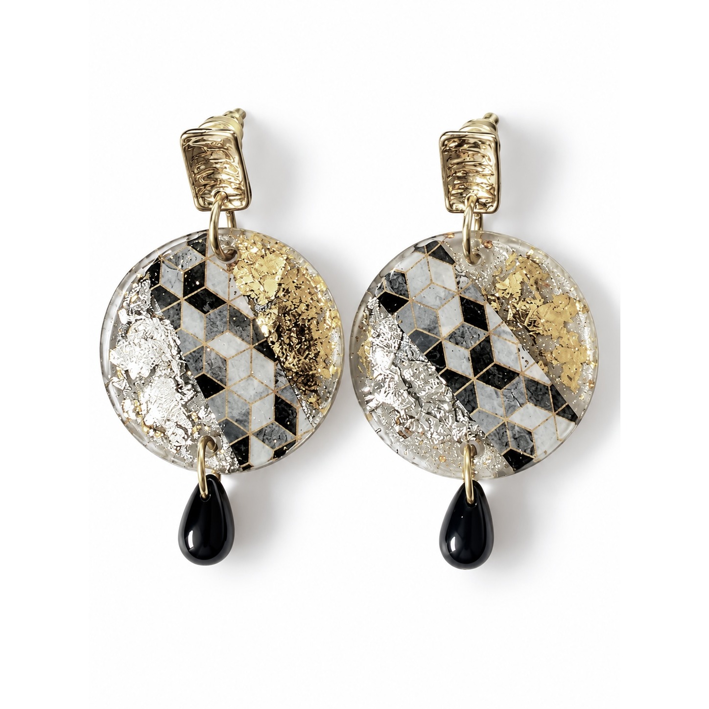 Boucles d’oreilles clous Resin’ Gatsby de face : pampilles Art déco argent et or, gouttes en verre noir – Aline B Création