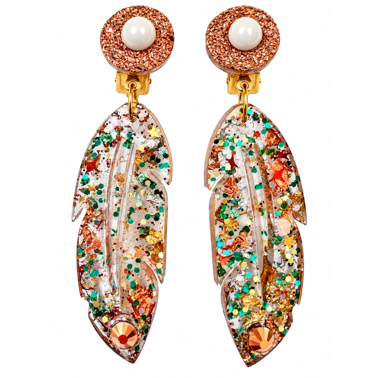 Boucles d’oreilles clips Resin’ Canopée de face : feuilles en résine translucide aux paillettes vertes, orange et dorées – Aline B Création
